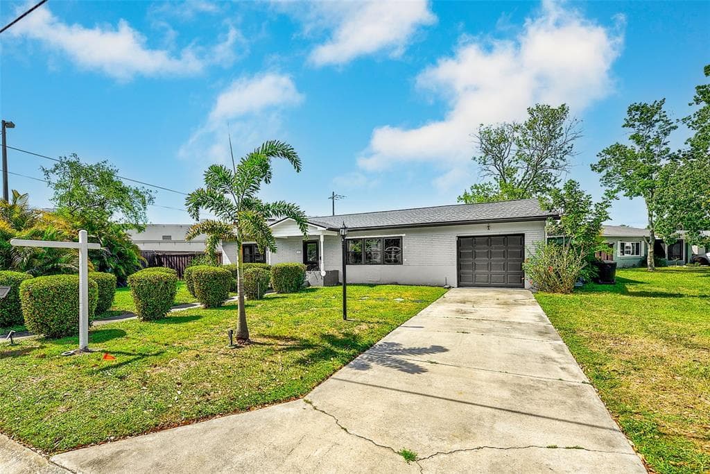 1026 MEADOWLAWN DRIVE N ST PETERSBURG, FL 33702