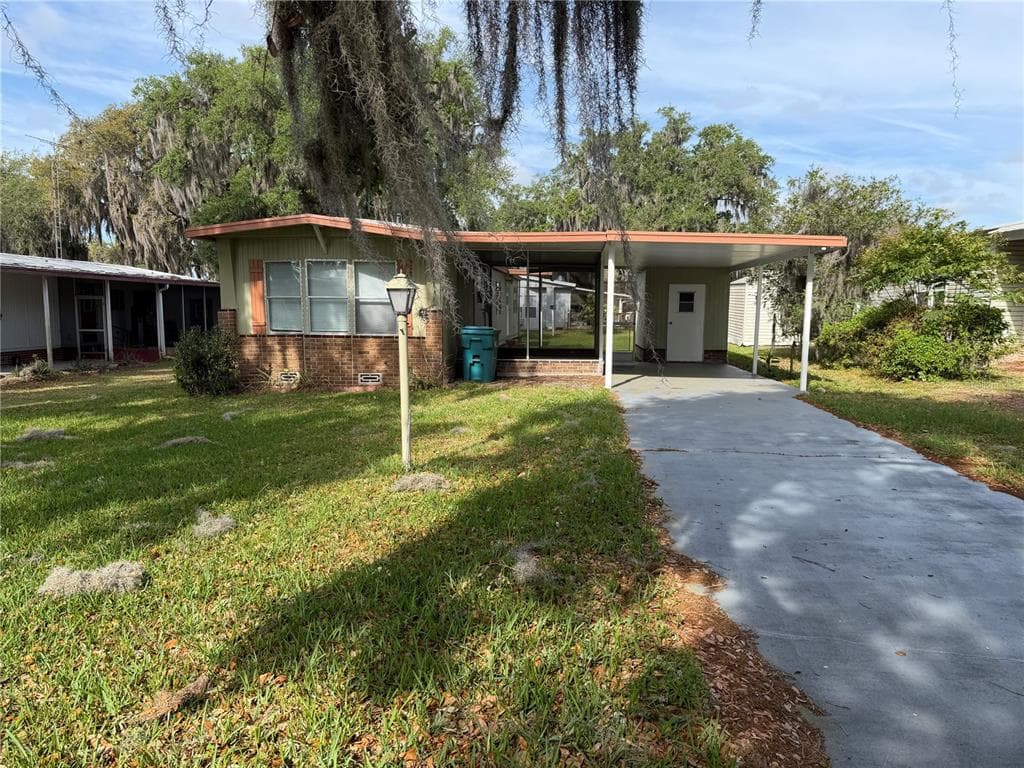 5562 LANSING DRIVE