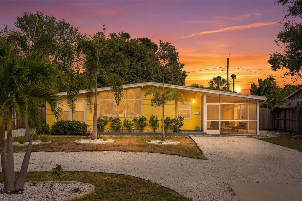 4420 NEPTUNE DRIVE SE ST PETERSBURG, FL 33705