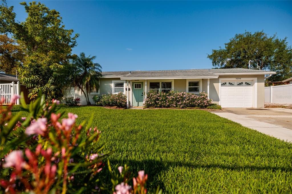 9294 TREASURE LANE NE ST PETERSBURG, FL 33702