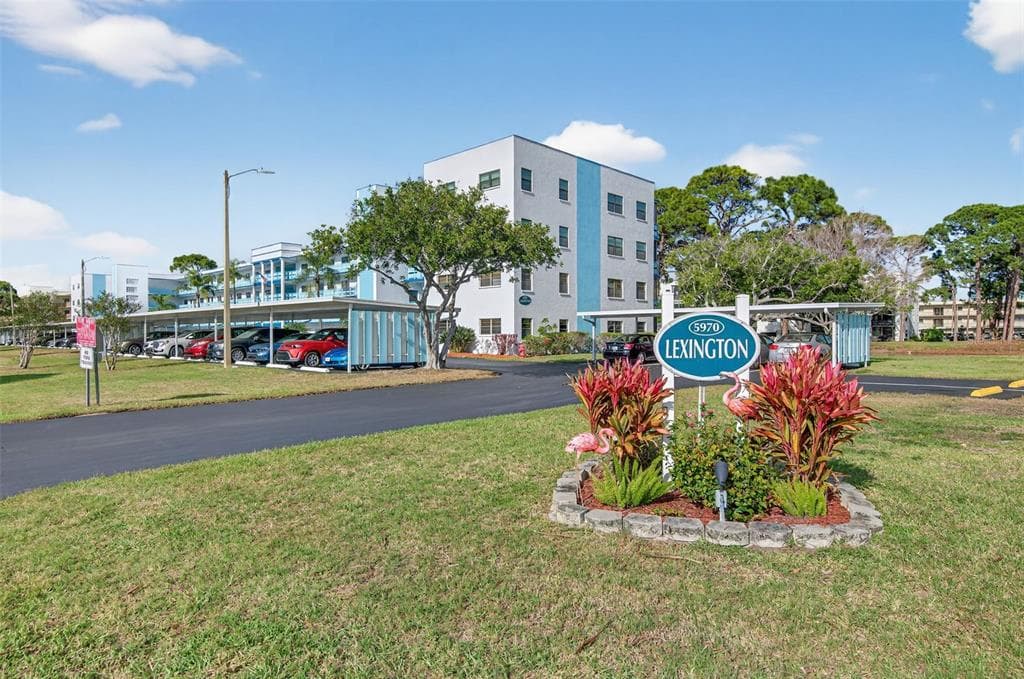 5970 80TH STREET N UNIT 102 ST PETERSBURG, FL 33709