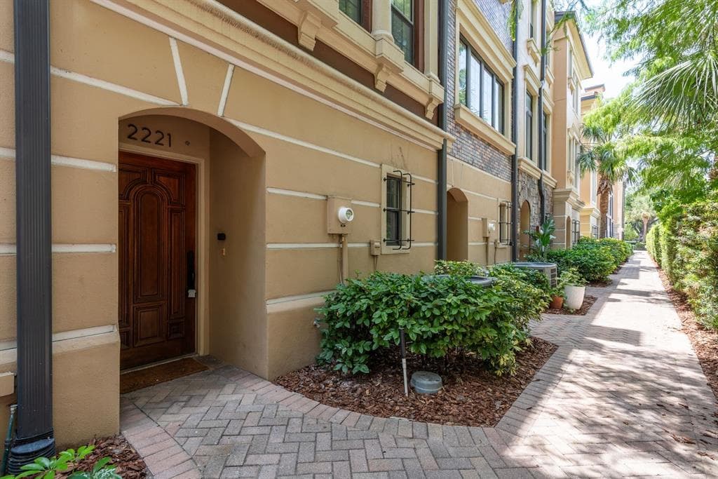 2221 SOHO BAY COURT TAMPA, FL 33606