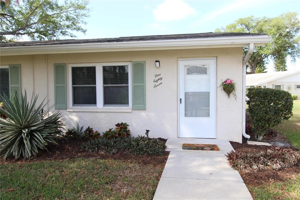 2202 CLUBHOUSE DRIVE UNIT 187 SUN CITY CENTER, FL 33573