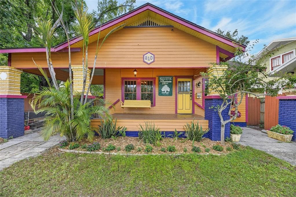 810 W RIVER HEIGHTS AVENUE TAMPA, FL 33603