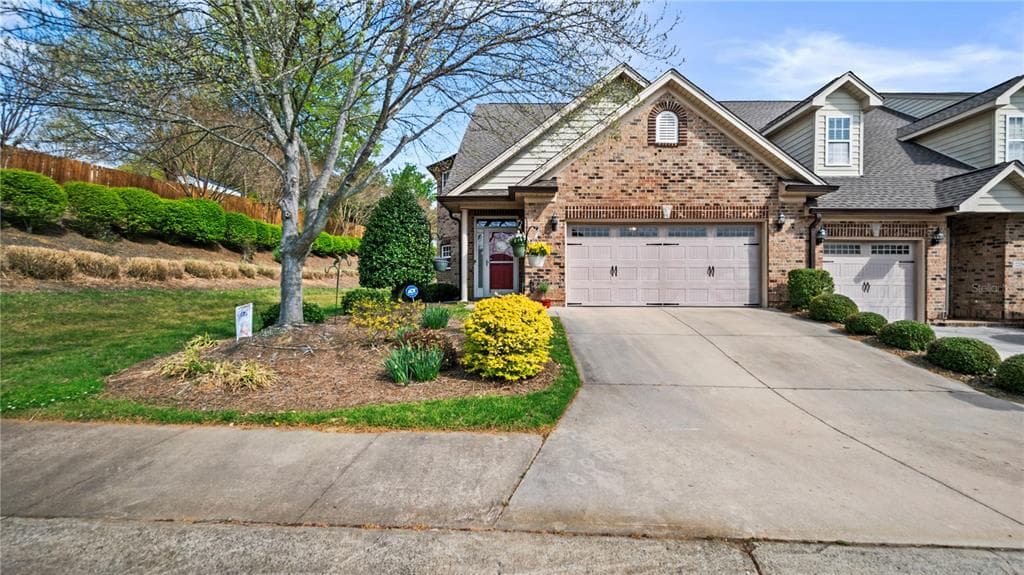 2711 MONTICELLO