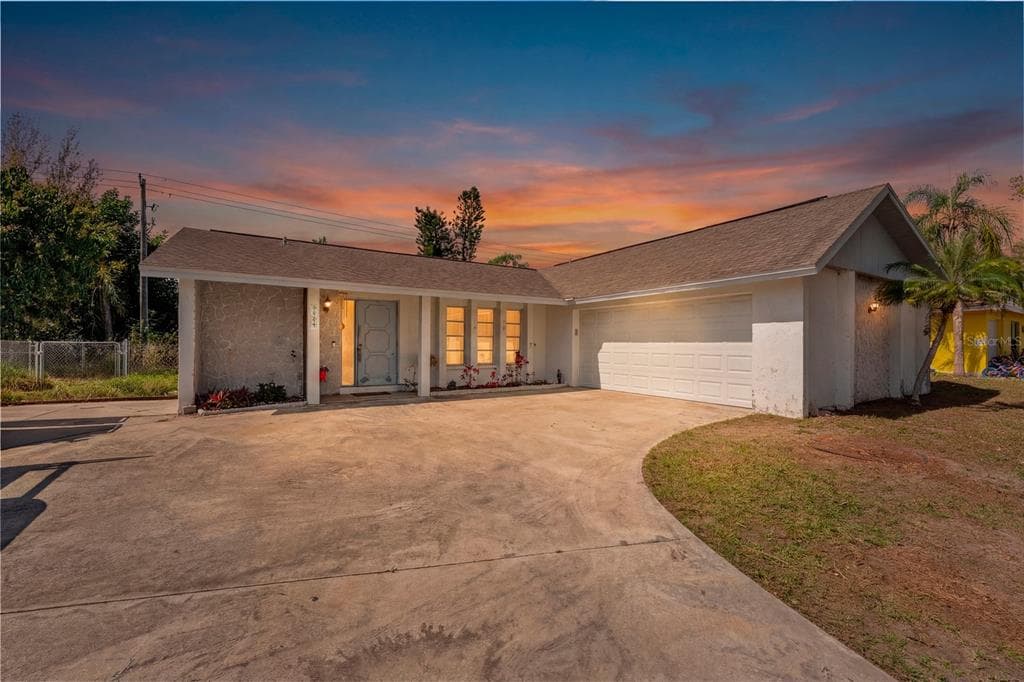5824 WHISTLEWOOD CIRCLE SARASOTA, FL 34232