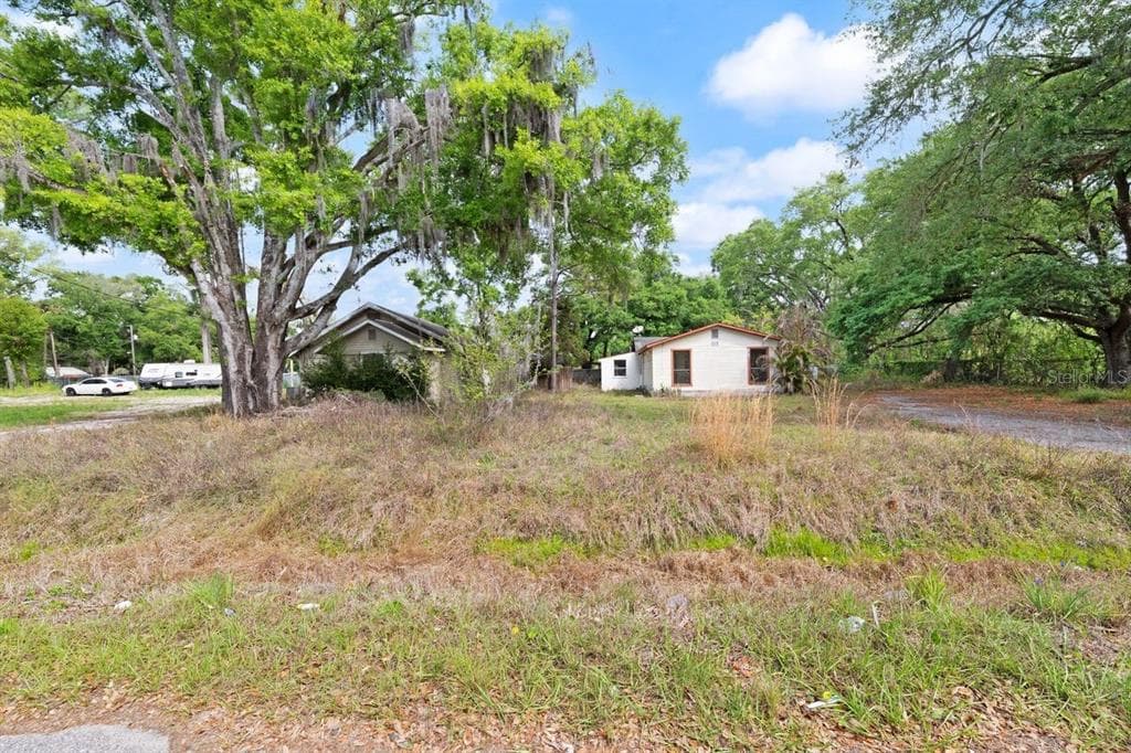6808 NEW YORK DRIVE TAMPA, FL 33619