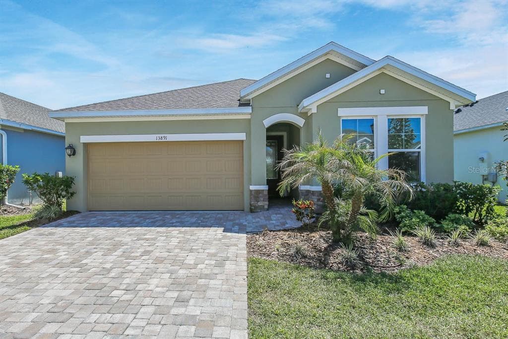 13891 KINGFISHER GLEN DRIVE LITHIA, FL 33547