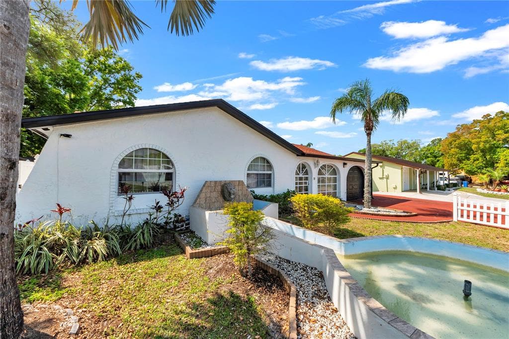 9043 HICKORY CIRCLE TAMPA, FL 33615