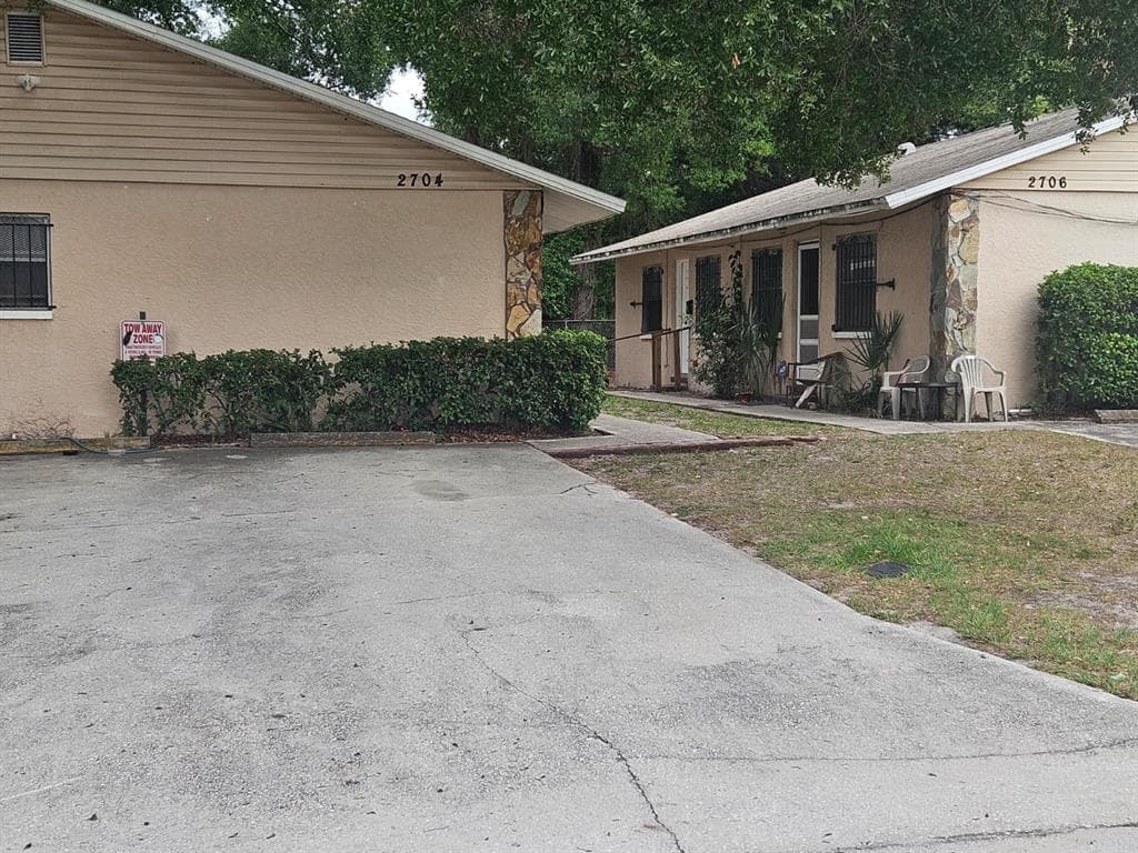 2704 E 25TH AVENUE UNIT B TAMPA, FL 33605