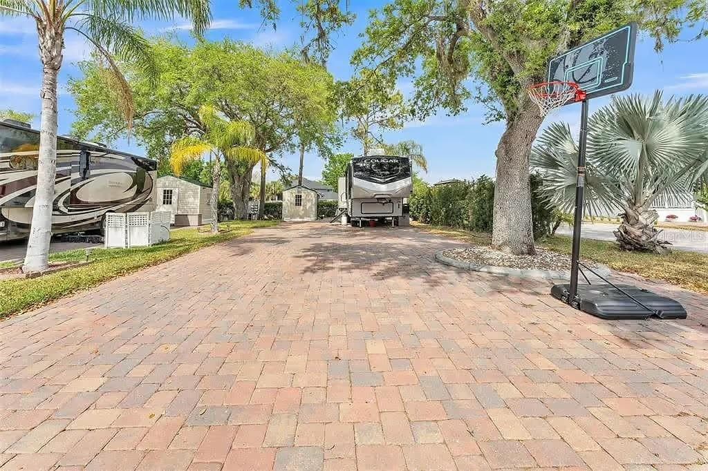 16329 CHERRY TREE COURT CLERMONT, FL 34714