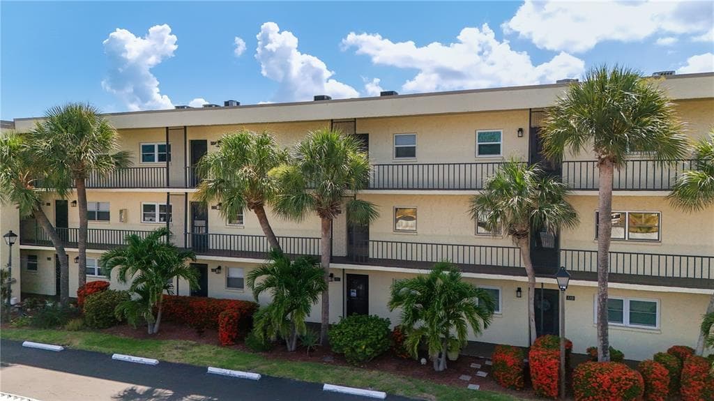 11485 OAKHURST ROAD UNIT 1100-1