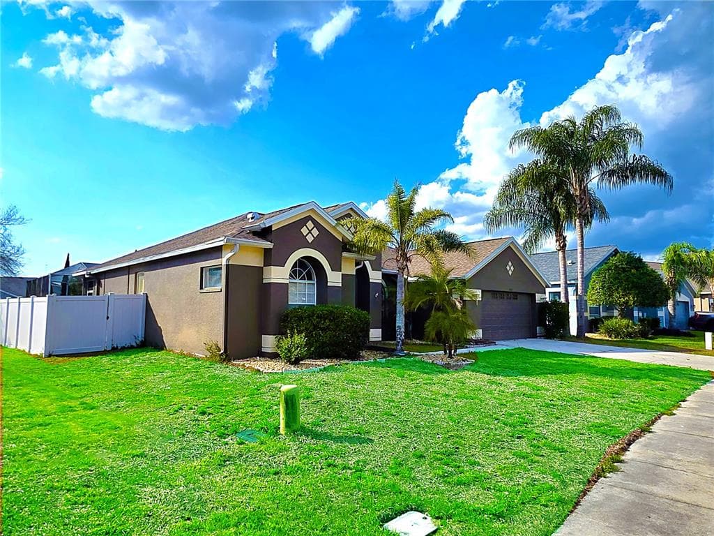 7927 ROUNDELAY DRIVE