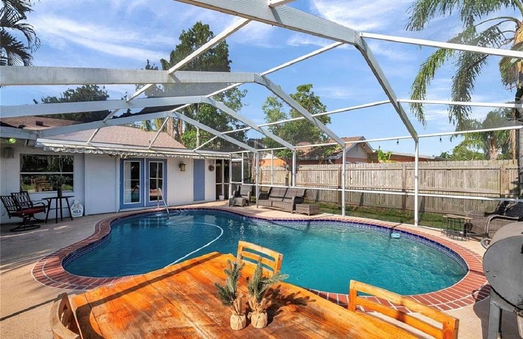 2873 SARAH DRIVE CLEARWATER, FL 33759
