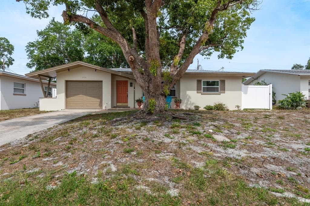 2153 POCAHONTAS DRIVE LARGO, FL 33774