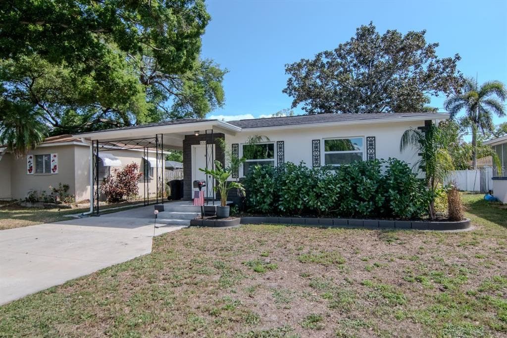 5132 OXFORD AVENUE N ST PETERSBURG, FL 33710