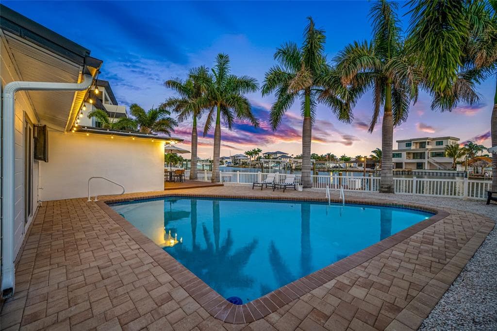7984 1ST AVENUE S ST PETERSBURG, FL 33707