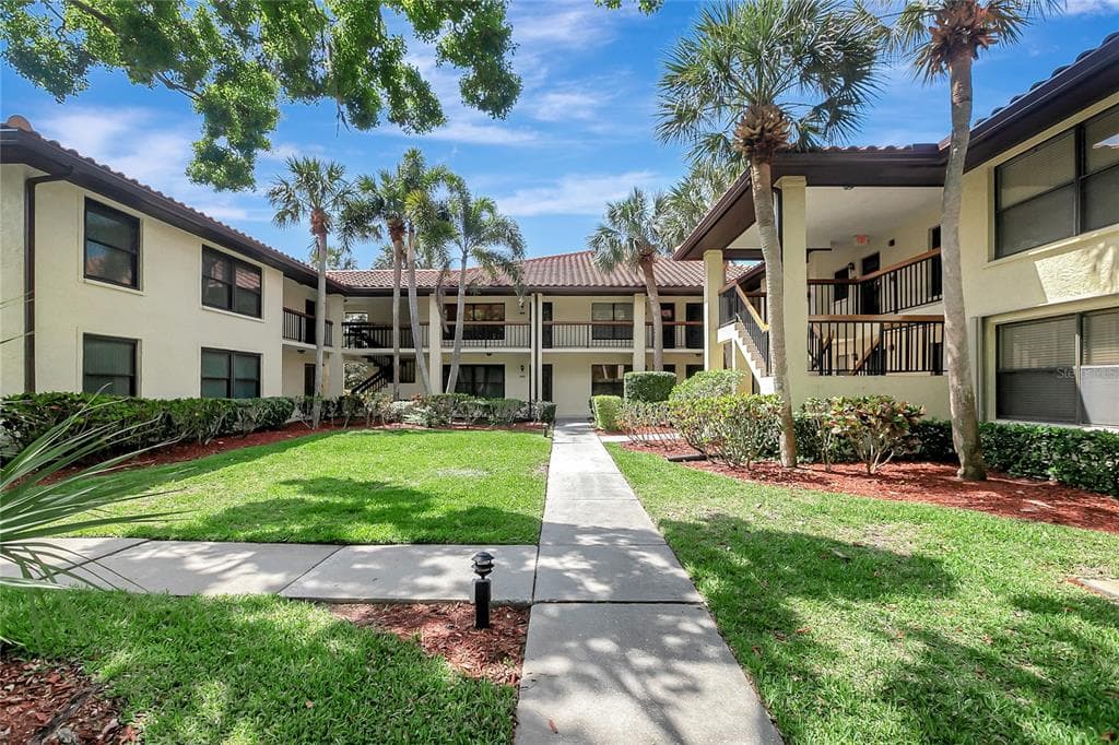 1006 HAMMOCK PINE BOULEVARD UNIT 1006 CLEARWATER, FL 33761