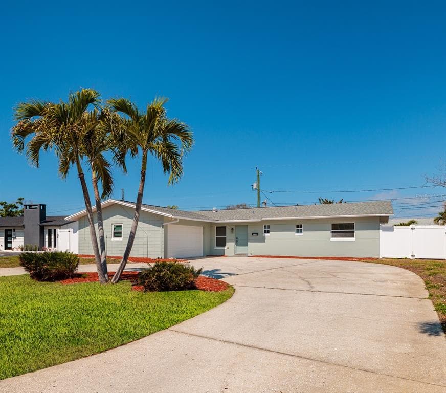 2107 DOLPHIN BOULEVARD S ST PETERSBURG, FL 33707