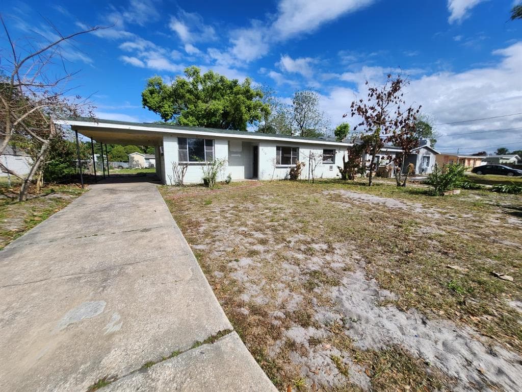 910 EMERALD DRIVE MOUNT DORA, FL 32757