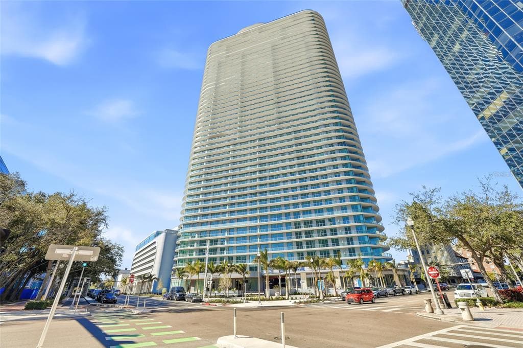 400 CENTRAL AVENUE UNIT 301 ST PETERSBURG, FL 33701