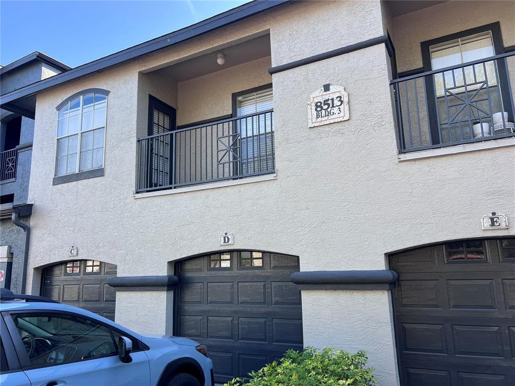 8513 ISLAND BREEZE LANE UNIT 105 TEMPLE TERRACE, FL 33637