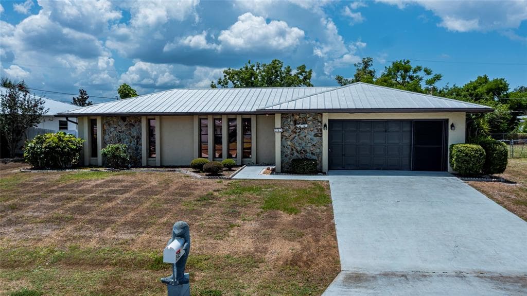 543 MAYVIEW AVENUE NW PORT CHARLOTTE, FL 33952