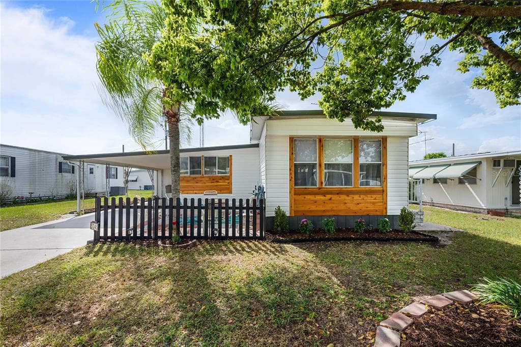 5345 JO STREET ZEPHYRHILLS, FL 33542