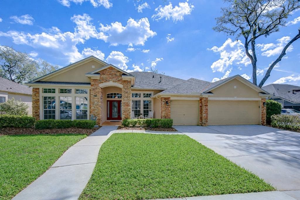 5725 EAGLEMOUNT CIRCLE LITHIA, FL 33547