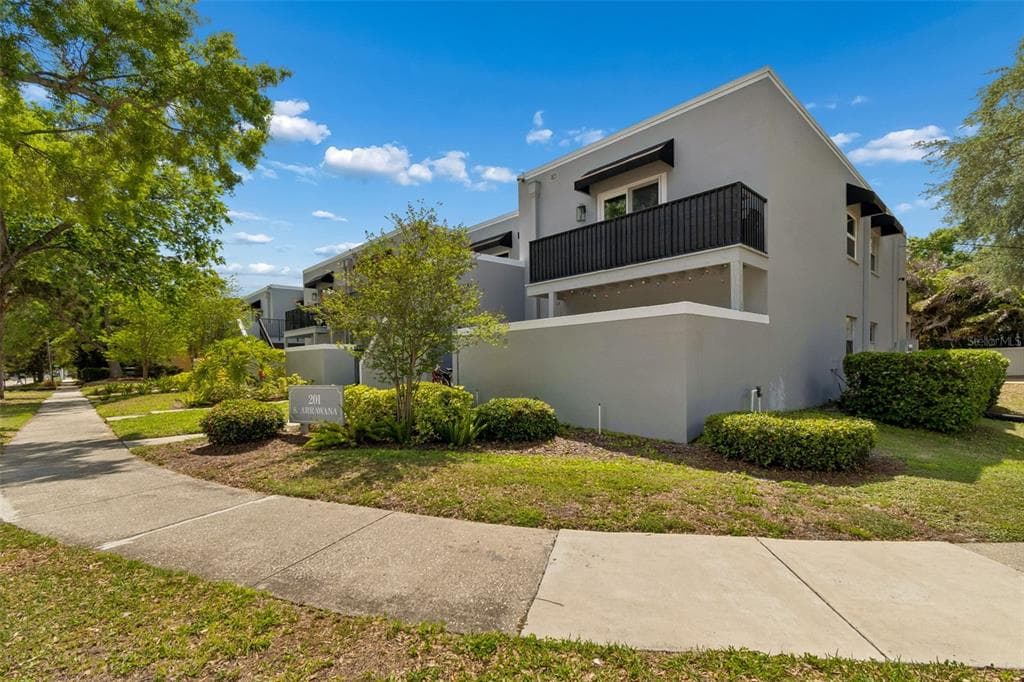 201 S ARRAWANA AVENUE UNIT L TAMPA, FL 33609