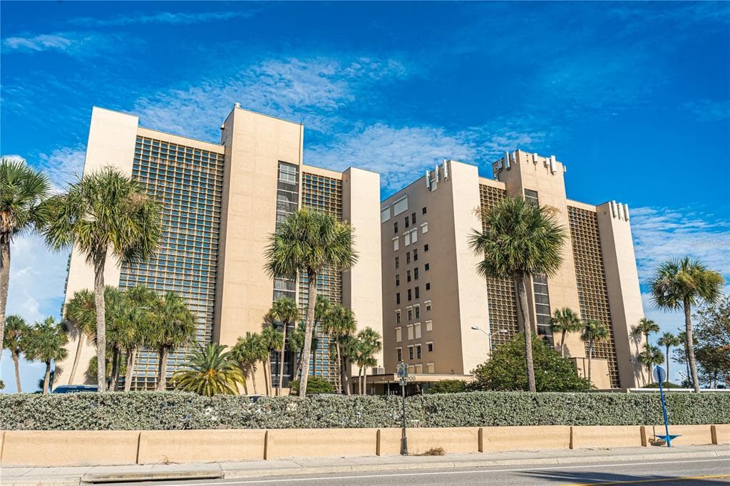 900 GULF BOULEVARD UNIT 702 INDIAN ROCKS BEACH, FL 33785