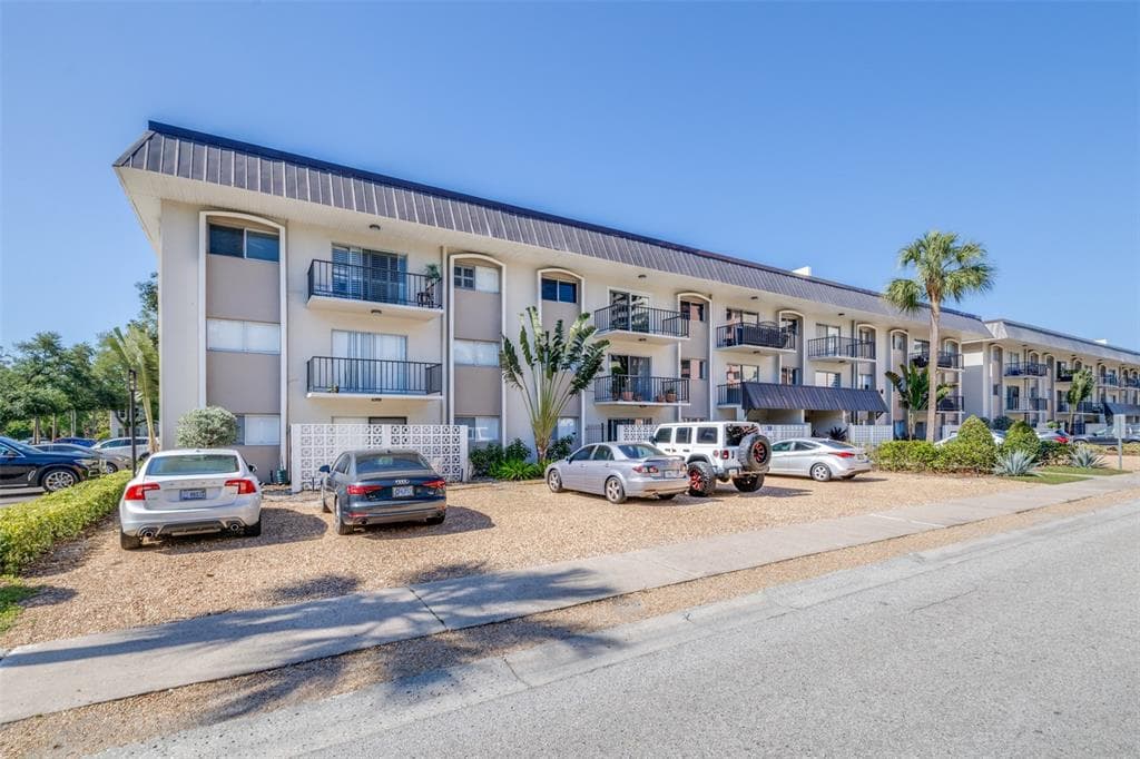 4606 W GRAY STREET UNIT 107 TAMPA, FL 33609