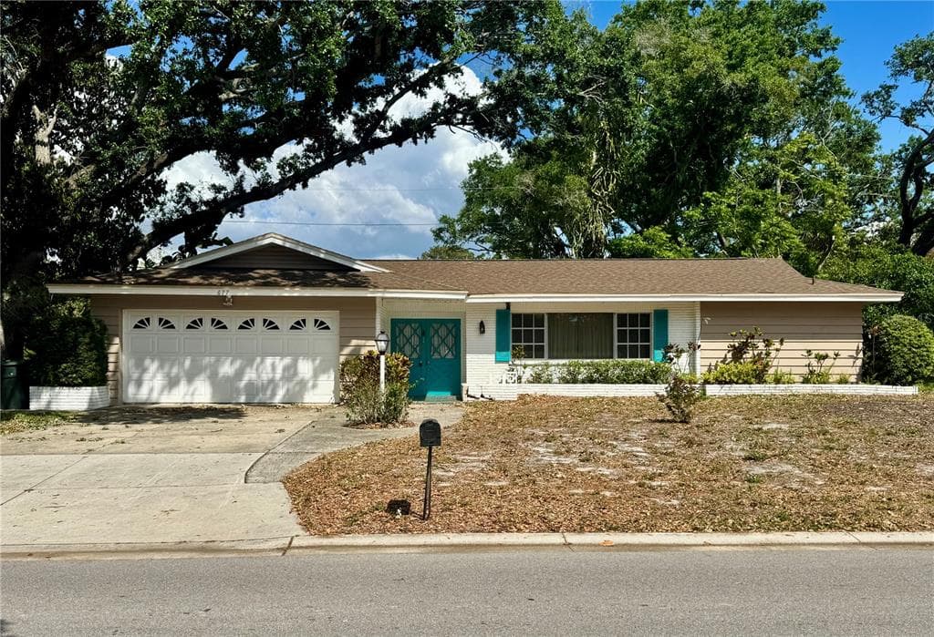 677 PINEWOOD DRIVE DUNEDIN, FL 34698