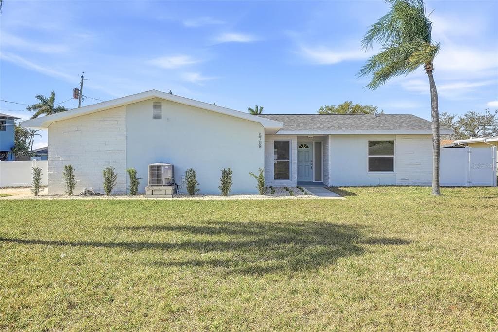 5708 BAYSHORE DRIVE SEMINOLE, FL 33772