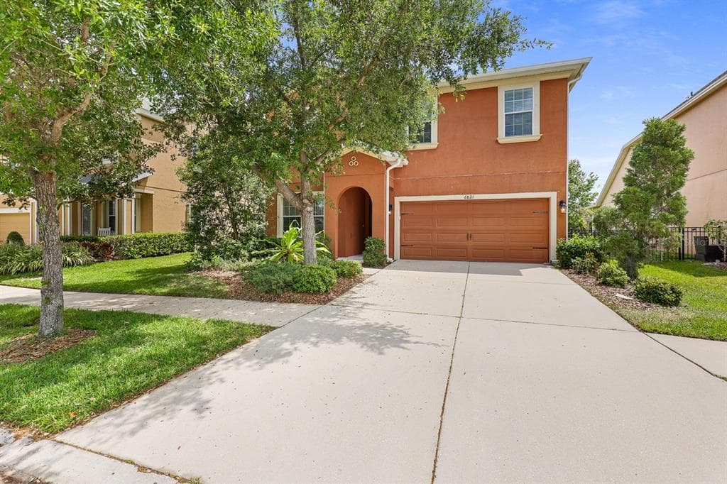 6821 PARK STRAND DRIVE APOLLO BEACH, FL 33572