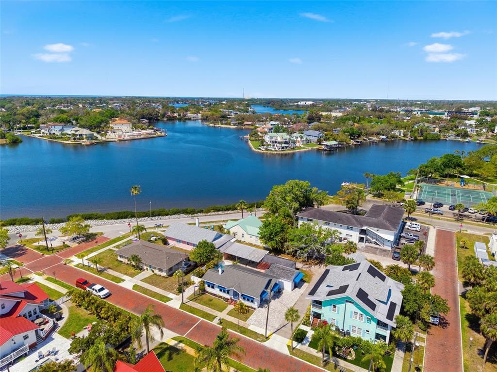 410 W LEMON STREET TARPON SPRINGS, FL 34689