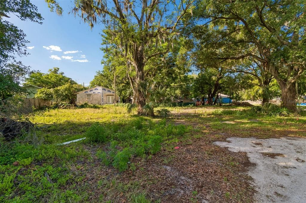 1401 DRANE STREET SE PLANT CITY, FL 33563