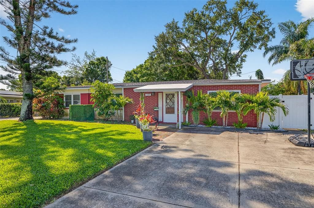 1760 75TH AVENUE N ST PETERSBURG, FL 33702