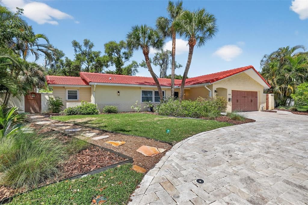 1200 EDEN ISLE BOULEVARD NE ST PETERSBURG, FL 33704