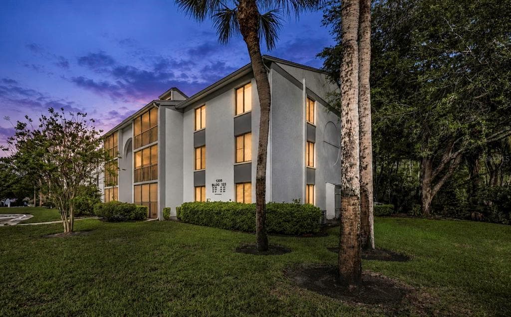 1308 PINE RIDGE CIRCLE E UNIT H1 TARPON SPRINGS, FL 34688