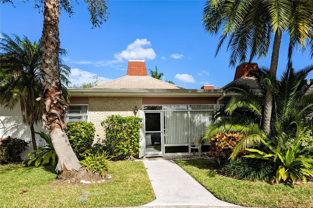 4318 TAHITIAN GARDENS CIRCLE UNIT B HOLIDAY, FL 34691