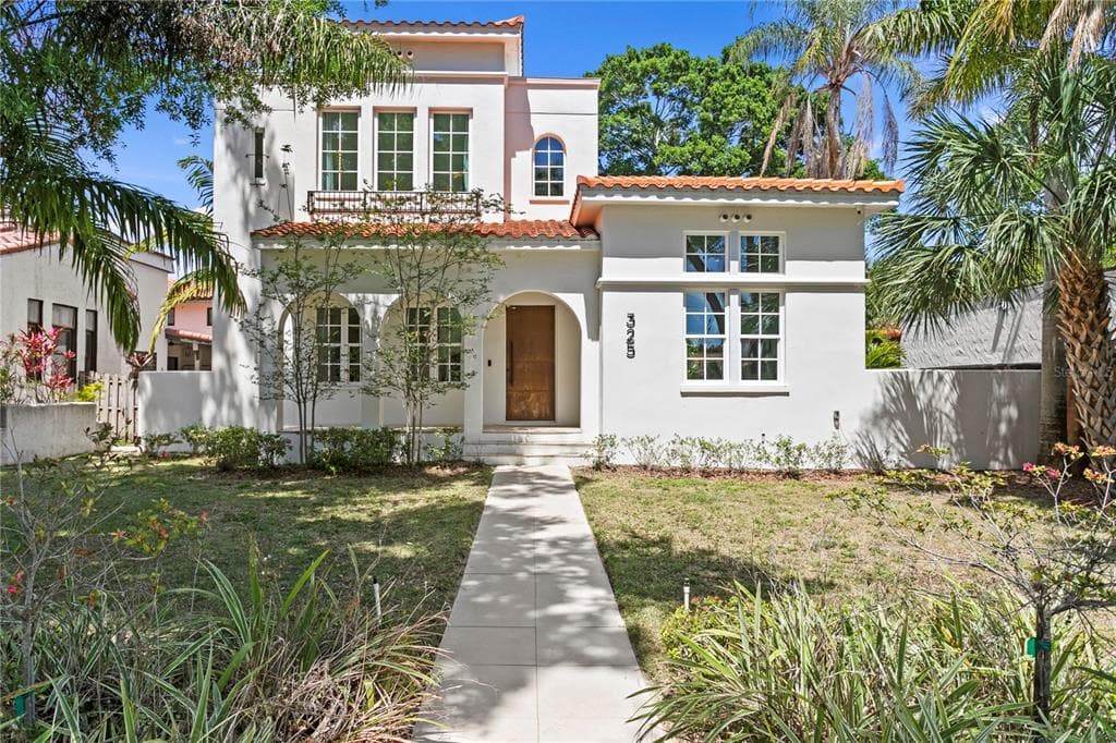 325 22ND AVENUE NE ST PETERSBURG, FL 33704