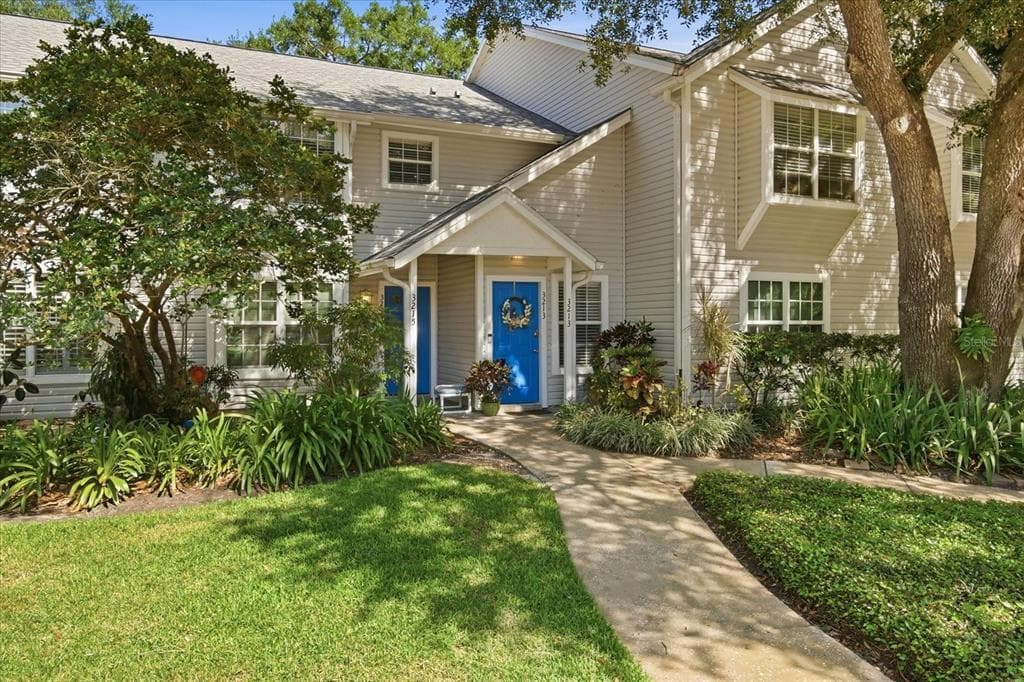 3213 VALLEY OAKS DRIVE TAMPA, FL 33618
