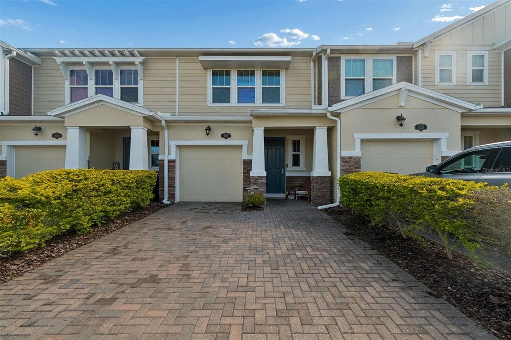 2064 LAKE WATERS PL LUTZ, FL 33558