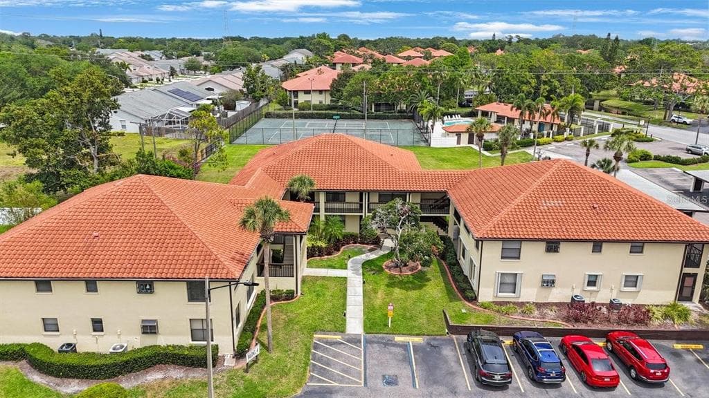2511 HAMMOCK COURT UNIT 2511 CLEARWATER, FL 33761
