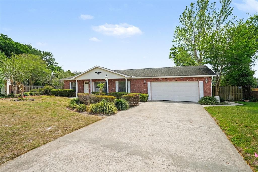1709 SAKURA DRIVE VALRICO, FL 33596