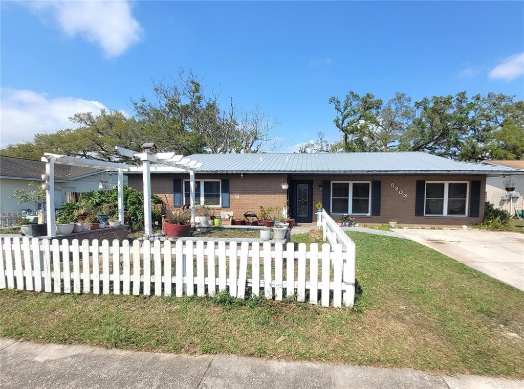 5203 PRESIDENTIAL STREET SEFFNER, FL 33584