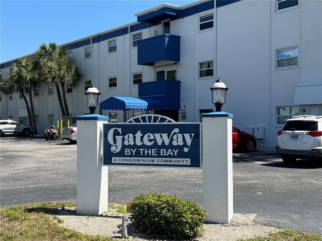 350 79TH AVENUE N UNIT 330 ST PETERSBURG, FL 33702