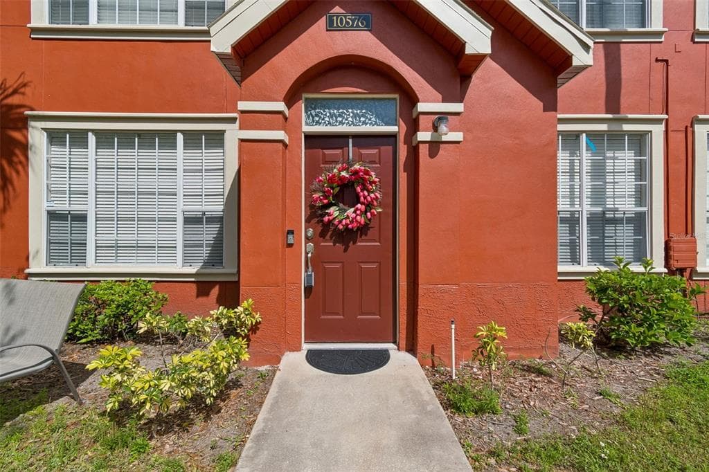 10576 WINDSOR LAKE COURT UNIT 41 TAMPA, FL 33626