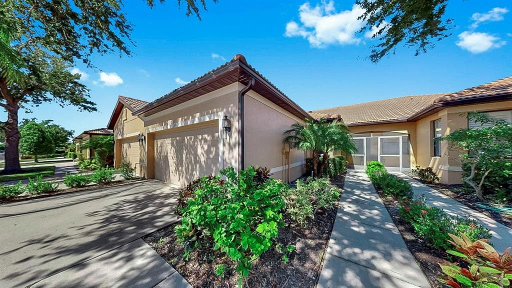 313 SENECA FALLS DRIVE APOLLO BEACH, FL 33572